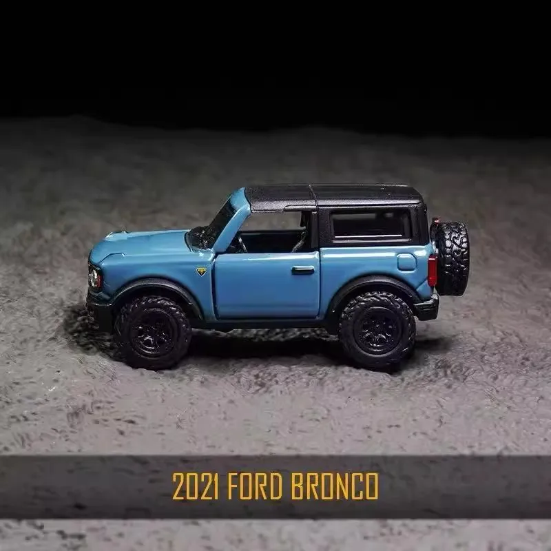 Bburago 1:64 Ford Bronco Diecast Model 2 Bburago 1:64 Ford Bronco Diecast Model - Image 2