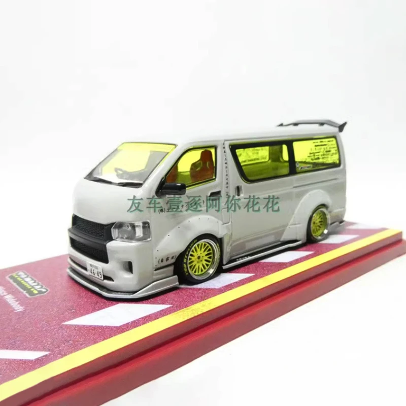 TARMAC WORKS 1:43 Toyota Hiace Van Diecast Set 2 TARMAC WORKS 1:43 Toyota Hiace Van Diecast Set - Image 2
