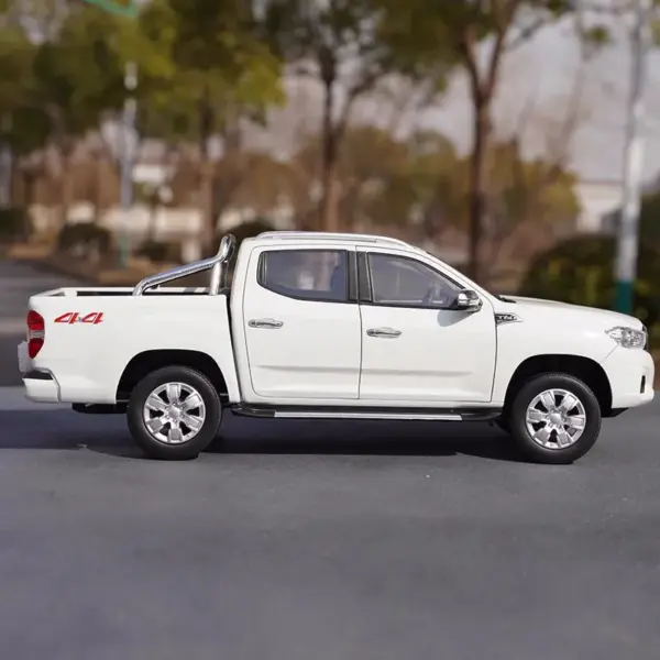 1:18 Scale MAXUS T60 Diecast Pickup Model - Image 6
