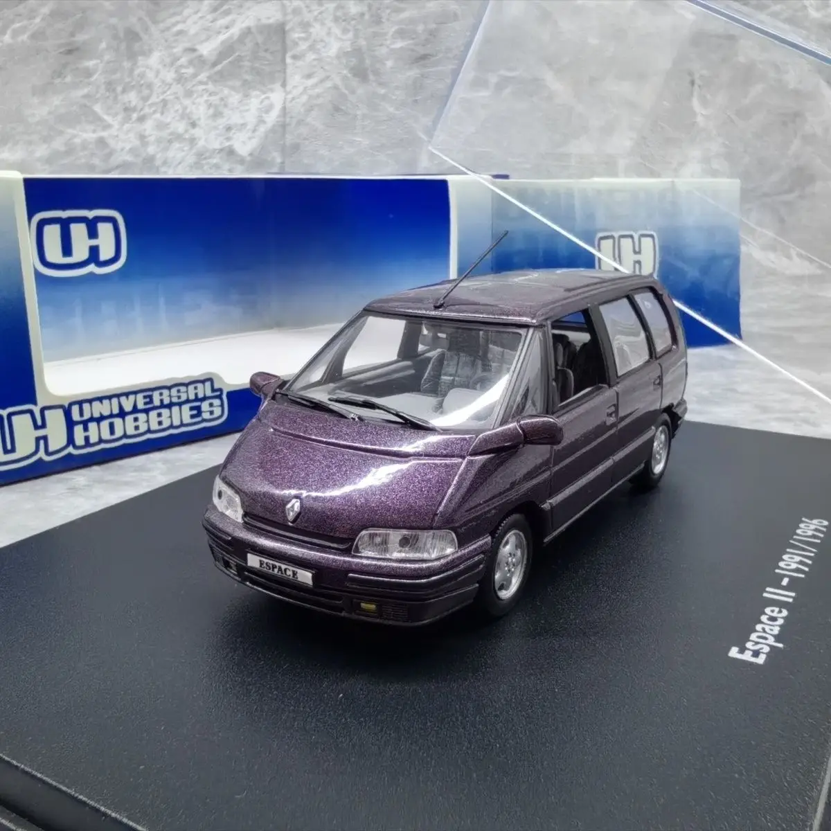1:43 Scale Purple Diecast Renault Espace Model 2 1:43 Scale Purple Diecast Renault Espace Model - Image 2