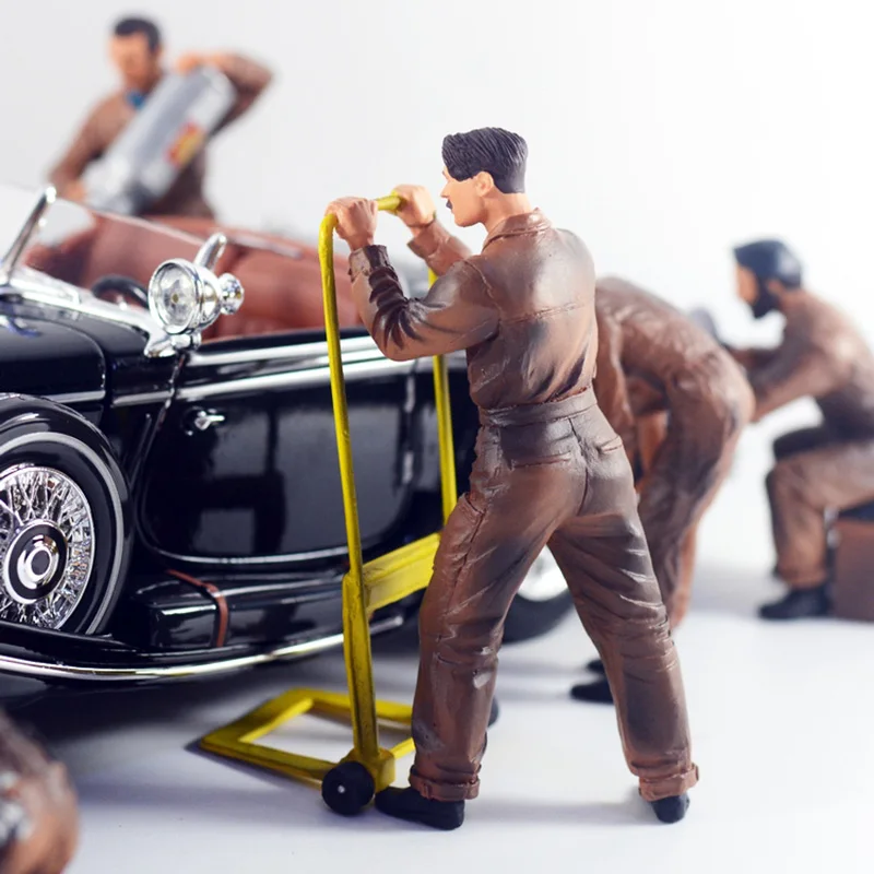 Car Scene Miniature Repairman Figure 1:18 Scale 6 Car Scene Miniature Repairman Figure 1:18 Scale - Image 6