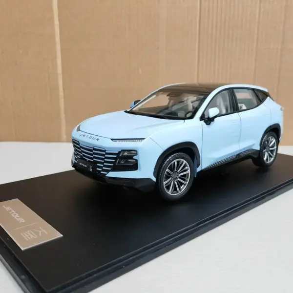 1:18 Scale Chery JETOUR Diecast SUV Model - Image 2