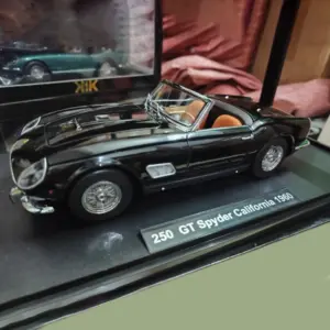 Diecast 1:18 Scale Ferrari 250 GT 1960 Model 36 Sc8eb9183f59d4cfe95db0d9d17be5ec90