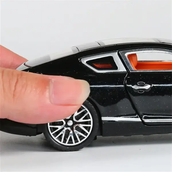 1:32 Scale Bentley Continental GT Diecast Model - Image 6
