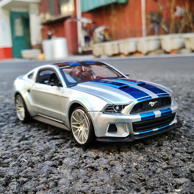 1:24 Scale Ford Mustang GT Street Racer Model 8 1:24 Scale Ford Mustang GT Street Racer Model - Image 8
