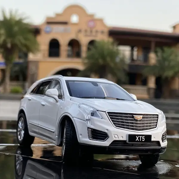 1:32 Scale White Cadillac XT5 Diecast Model - Image 7