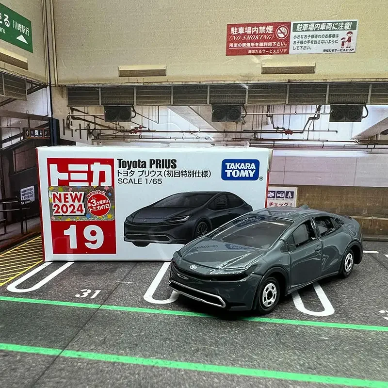 TOMY Toyota Prius Diecast Model Car Set 7 TOMY Toyota Prius Diecast Model Car Set - Image 7