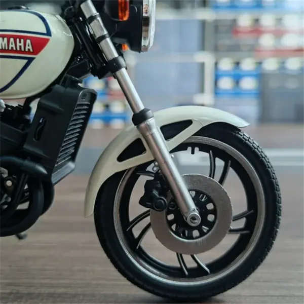 Yamaha RZ250 RD250LC 1:12 Scale Diecast Model - Image 3