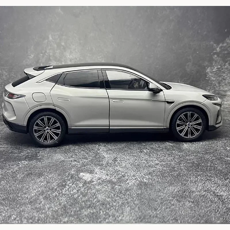 Diecast 1:18 BYD Denza N7 SUV Model 6 Diecast 1:18 BYD Denza N7 SUV Model - Image 6