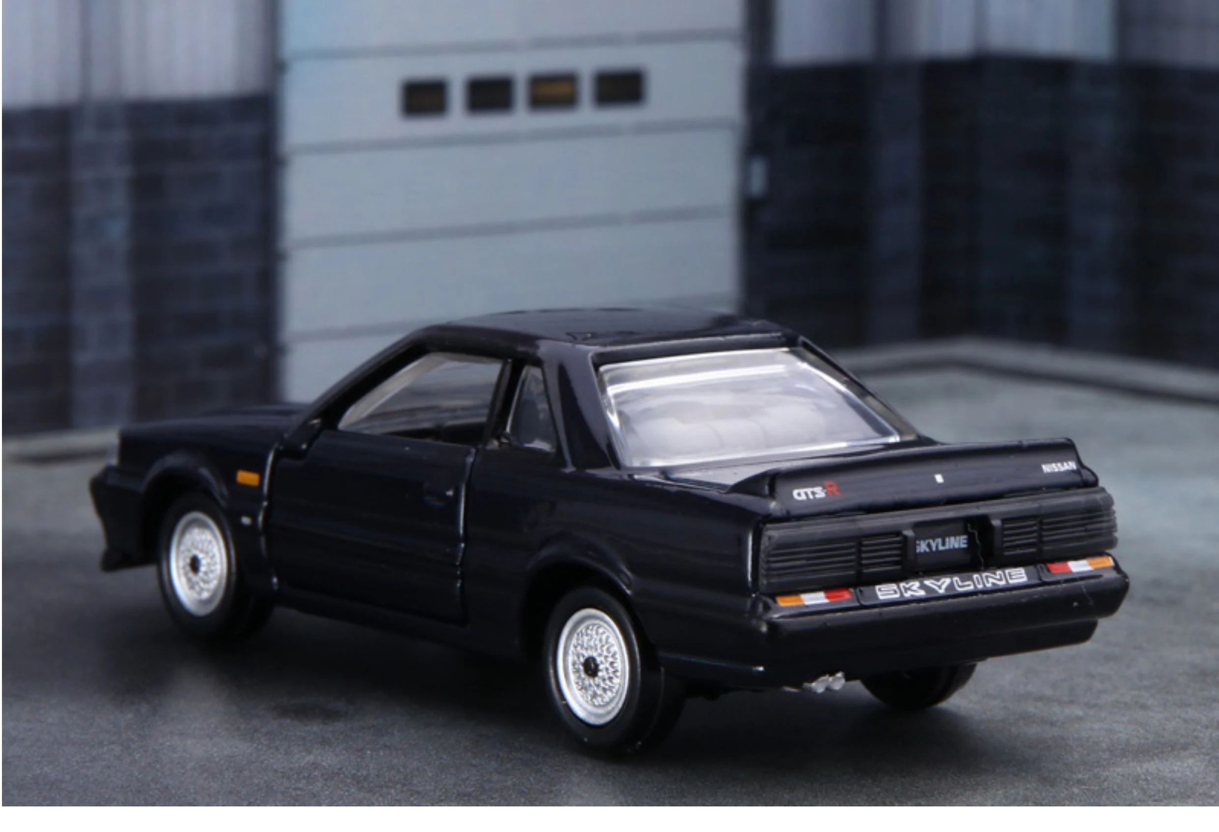 TOMY Nissan Skyline GTS-R Diecast Model 7cm 4 TOMY Nissan Skyline GTS-R Diecast Model 7cm - Image 4