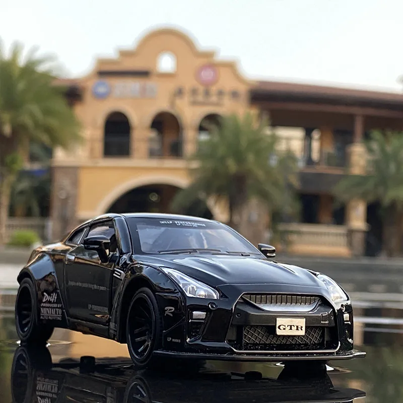 1:32 Nissan GT-R R35 Metallic Blue Diecast Model 5 1:32 Nissan GT-R R35 Metallic Blue Diecast Model - Image 5
