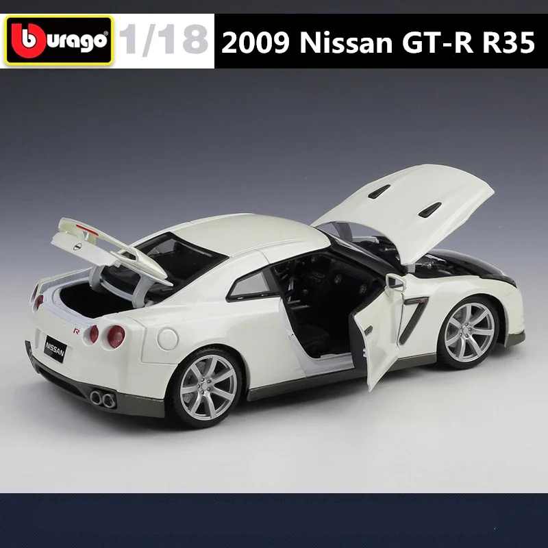 1:18 Scale Metallic Silver 2009 Nissan GT-R R35 Model 6 1:18 Scale Metallic Silver 2009 Nissan GT-R R35 Model - Image 6