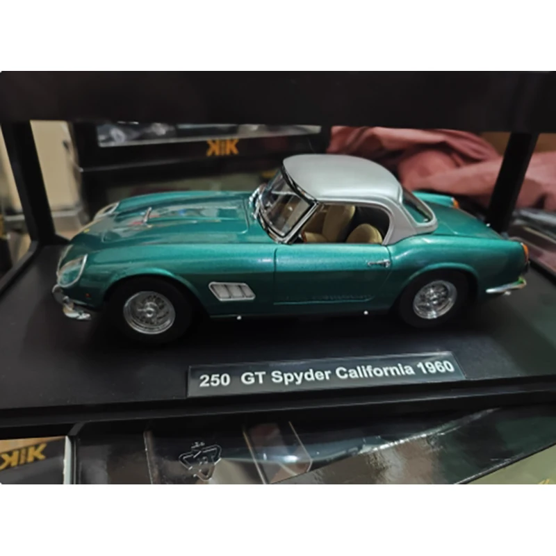 Diecast 1:18 Scale Ferrari 250 GT 1960 Model 7 Diecast 1:18 Scale Ferrari 250 GT 1960 Model - Image 7