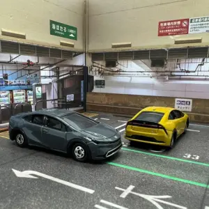 TOMY Toyota Prius Diecast Model Car Set 10 Sd7c7e00cd2ae40fa916d3793c23b4f85E