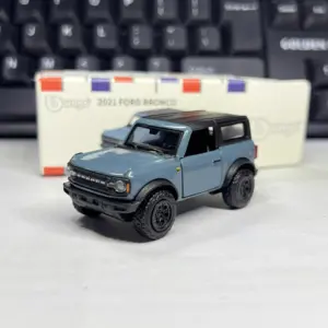 Bburago 1:64 Ford Bronco Diecast Model 14 Sd7e0ae18d1714bb19077de9c1a51ec13P