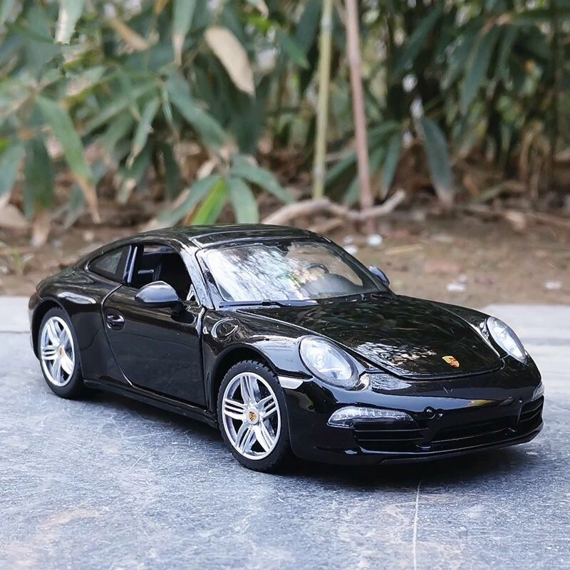 1:24 Scale Red Porsche 911 Carrera Diecast Model 2 1:24 Scale Red Porsche 911 Carrera Diecast Model - Image 2