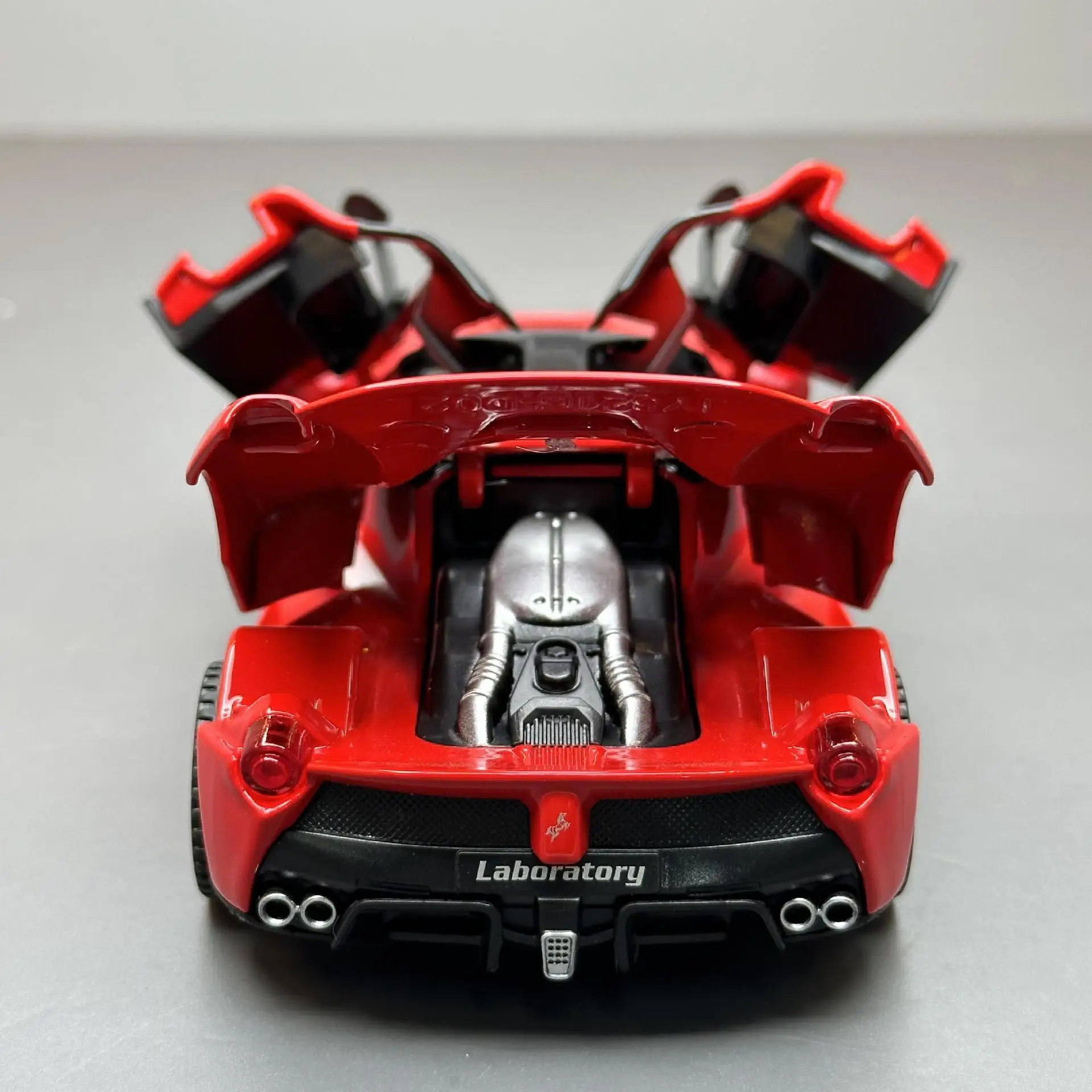 Ferrari Laferrari 1:32 Diecast Model Car 3 Ferrari Laferrari 1:32 Diecast Model Car - Image 3