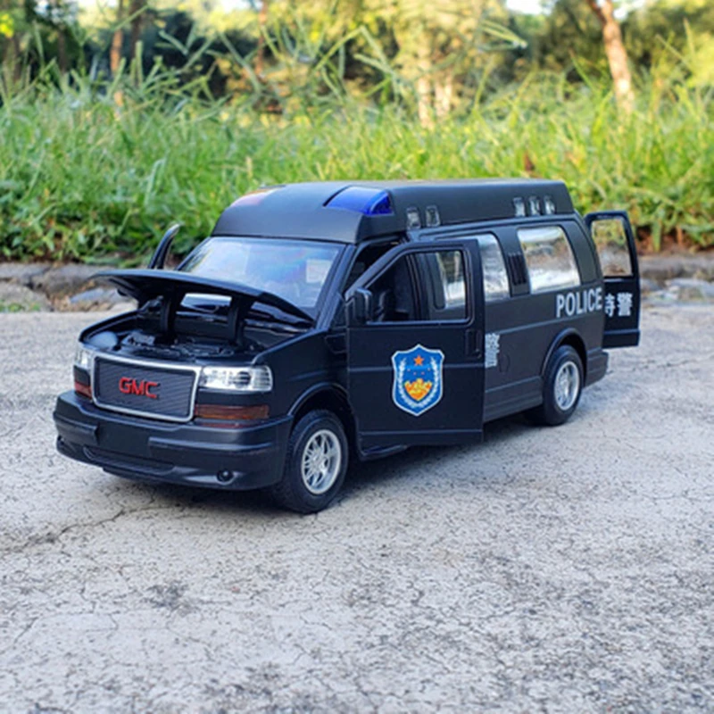 1:32 GMC Savana Police Diecast Model Vehicle 3 1:32 GMC Savana Police Diecast Model Vehicle - Image 3