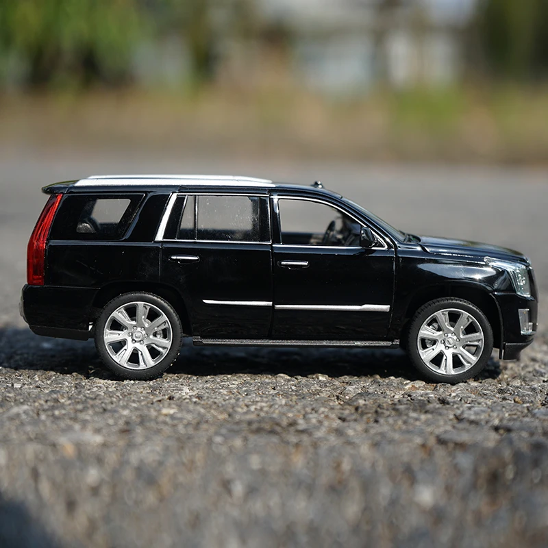 WELLY 1:24 Cadillac Escalade Diecast Model 4 WELLY 1:24 Cadillac Escalade Diecast Model - Image 4