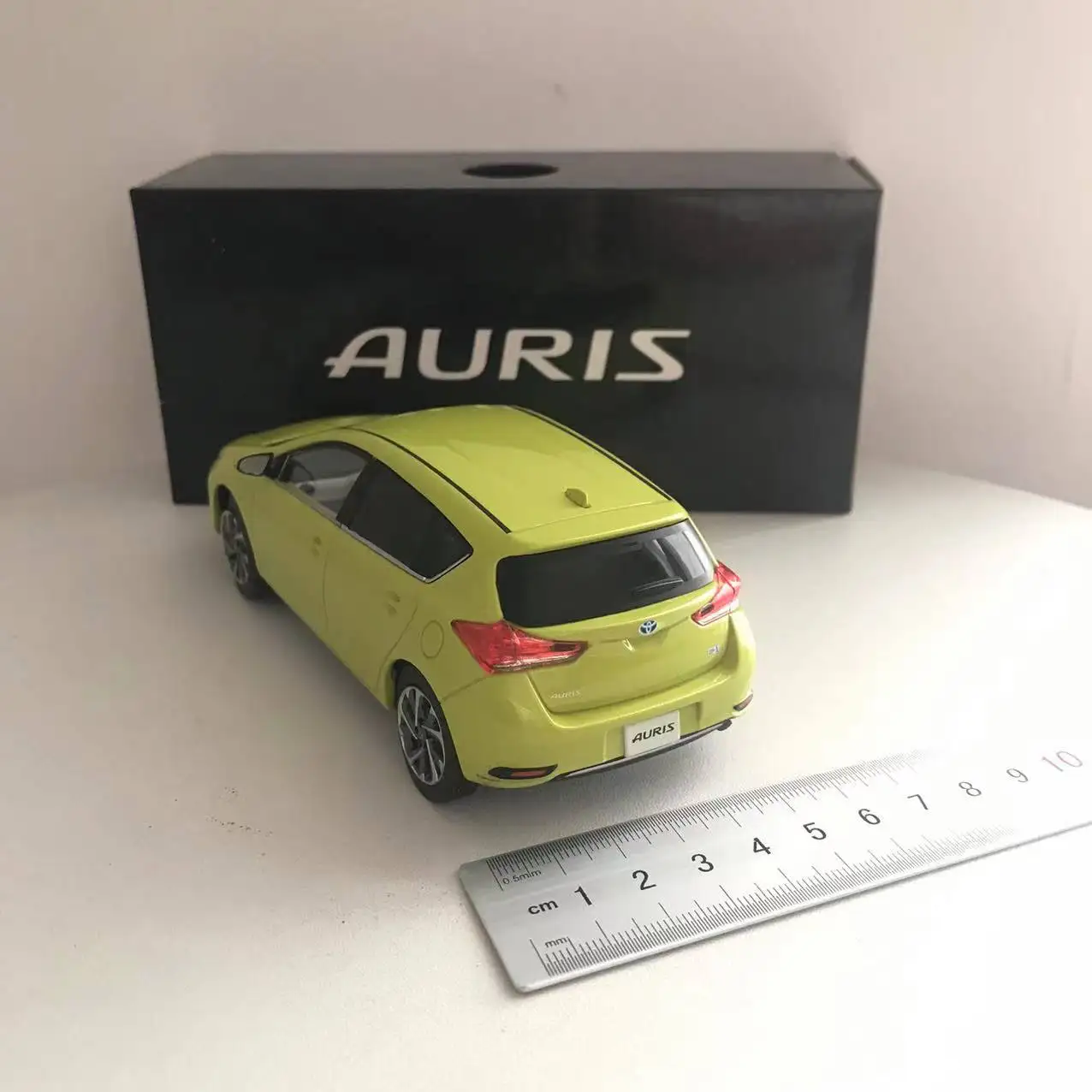 1/30 Scale Toyota Auris Diecast Model Collectible 25 1/30 Scale Toyota Auris Diecast Model Collectible - Image 25
