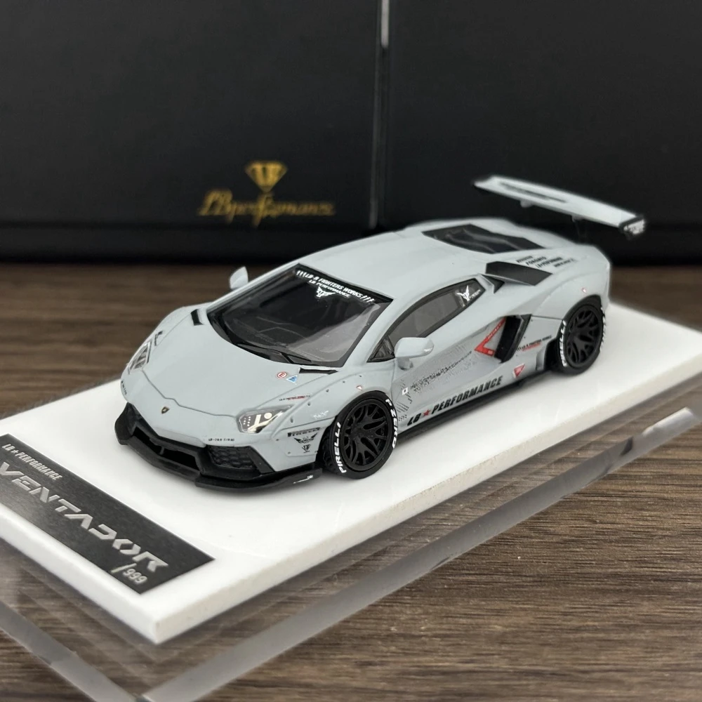Lamborghini LP700 Aventador 1:64 Diecast Model 2 Lamborghini LP700 Aventador 1:64 Diecast Model - Image 2