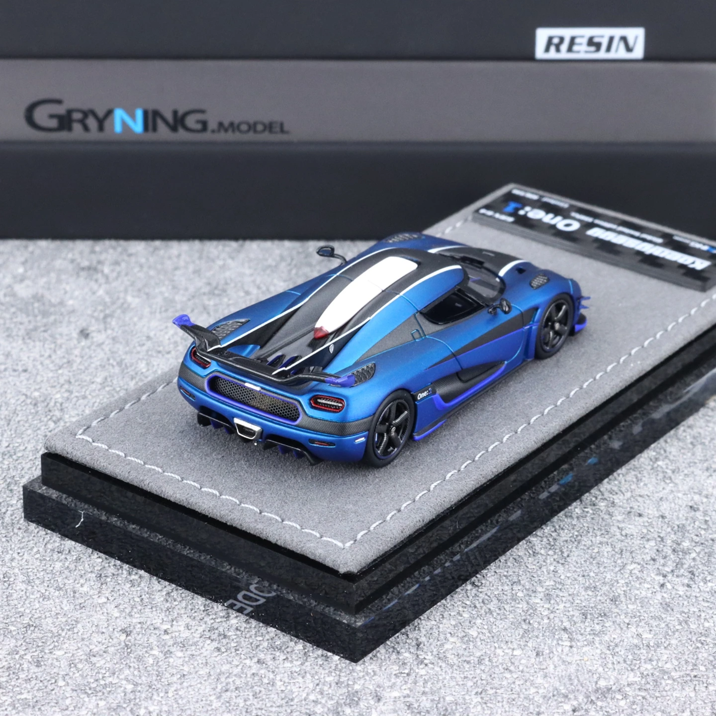 1:64 Koenigsegg One:1 Model by TOMICA 4 1:64 Koenigsegg One:1 Model by TOMICA - Image 4