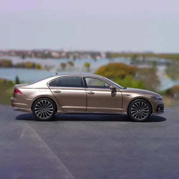 Diecast Model 2021 New Phideon 1:18 Scale - Image 3