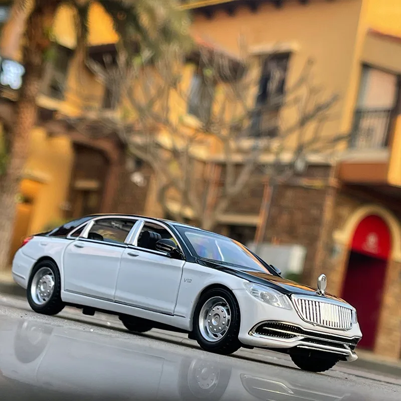 1:32 Maybach S650 Diecast Model Luxury Car 2 1:32 Maybach S650 Diecast Model Luxury Car - Image 2