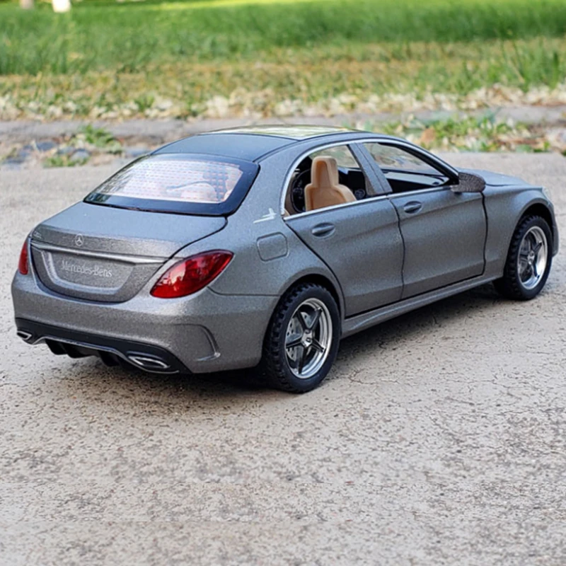 1/32 Mercedes-Benz C-Class Diecast Model Car 8 1/32 Mercedes-Benz C-Class Diecast Model Car - Image 8