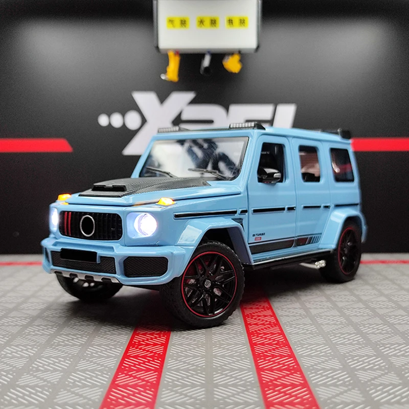 1:24 Scale Diecast Metal Luxury SUV Model 2 1:24 Scale Diecast Metal Luxury SUV Model - Image 2