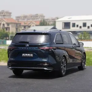 1:18 Scale Diecast Toyota Granvia Model Blue 6 Se48a5e1c8fb14256951b5218d799deb2M