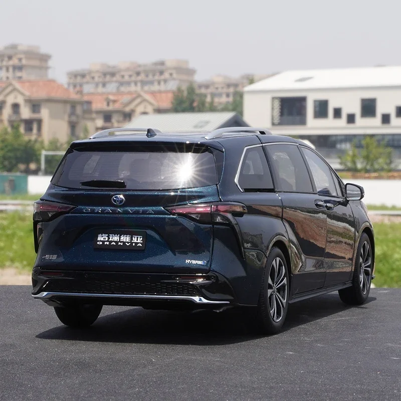 1:18 Scale Diecast Toyota Granvia Model Blue 3 1:18 Scale Diecast Toyota Granvia Model Blue - Image 3