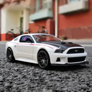 1:24 Scale Ford Mustang GT Street Racer Model 17 Se56d32d7b711415fb4f8d7b56dff175db