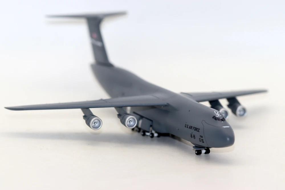 1/400 Scale Lockheed C-5 Galaxy Diecast Model 3 1/400 Scale Lockheed C-5 Galaxy Diecast Model - Image 3