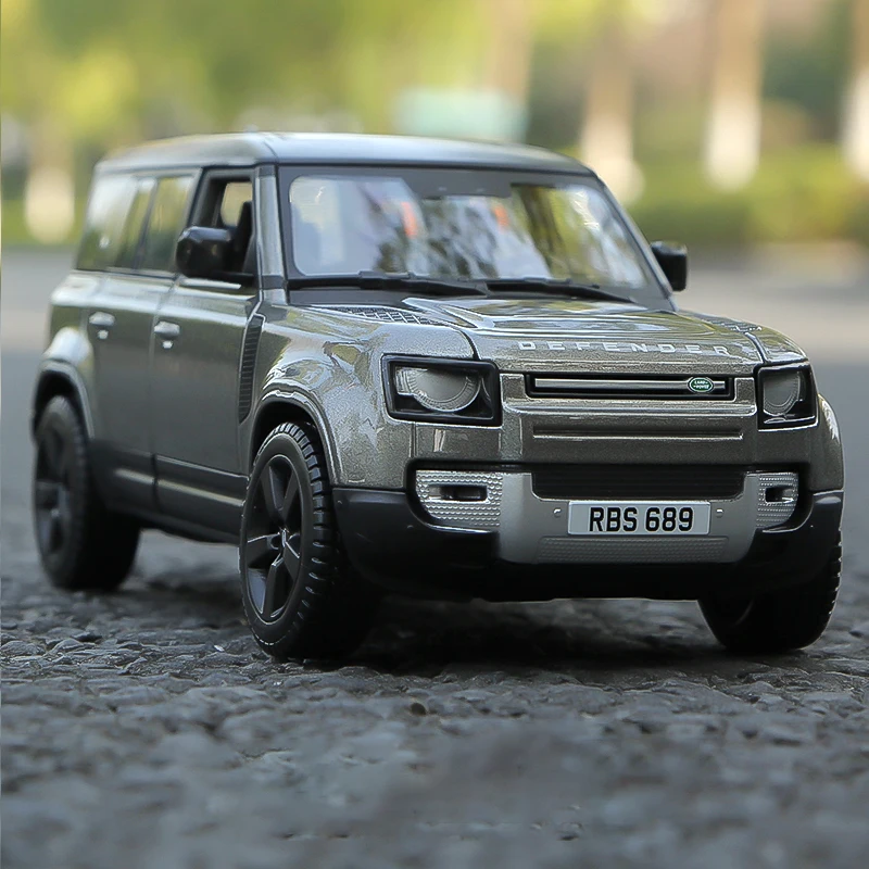 1:24 Black 2022 Land Rover Defender Diecast 7 1:24 Black 2022 Land Rover Defender Diecast - Image 7
