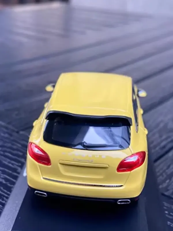 Diecast 1:43 Porsche Cayenne S Model - Image 5