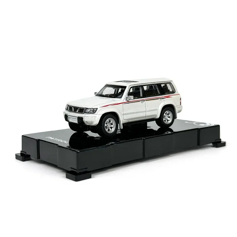 1:64 Scale Nissan Patrol Y61 Diecast Model 6 1:64 Scale Nissan Patrol Y61 Diecast Model - Image 6