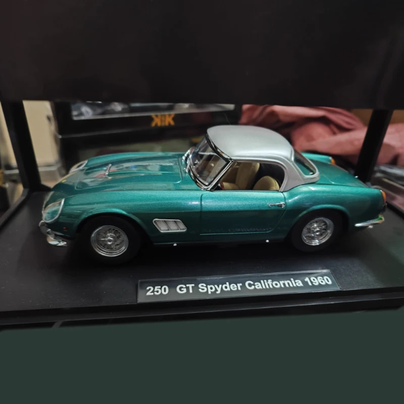 Diecast 1:18 Scale Ferrari 250 GT 1960 Model 2 Diecast 1:18 Scale Ferrari 250 GT 1960 Model - Image 2