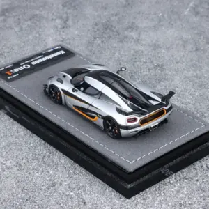 1:64 Koenigsegg One:1 Model by TOMICA 39 Sed7cc73a8a2749f79e83f3bdf3810ea8j