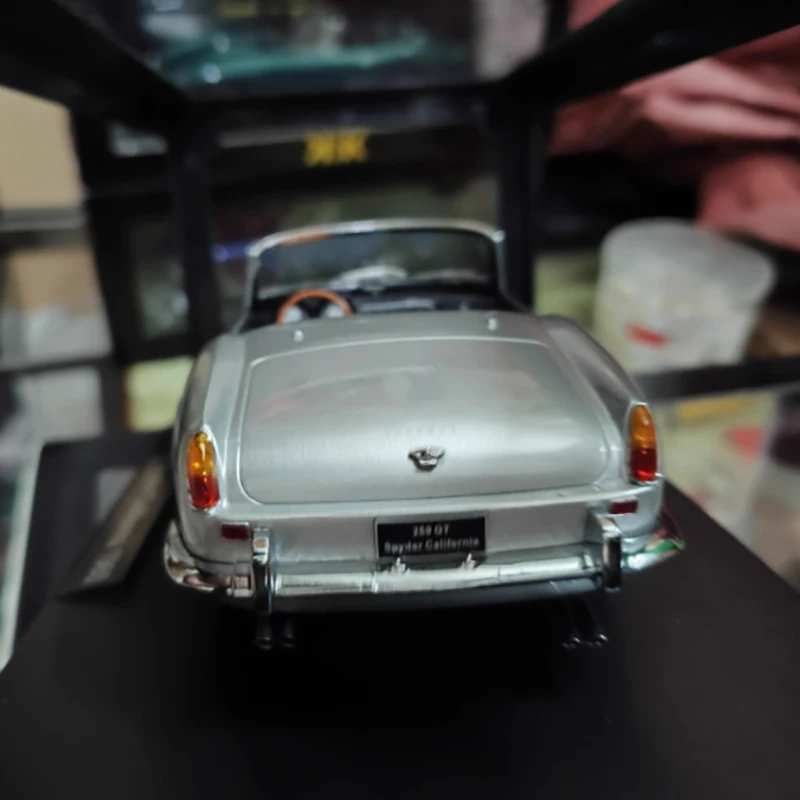 Diecast 1:18 Scale Ferrari 250 GT 1960 Model 16 Diecast 1:18 Scale Ferrari 250 GT 1960 Model - Image 16