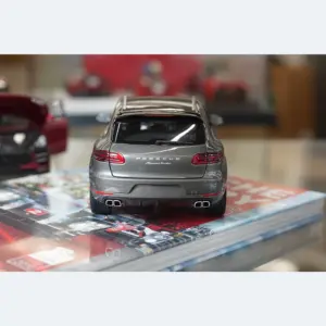 Porsche Macan Turbo 2013 Diecast Model Grey 12 Seee37bd7a7c54c8899cef1b9c7b64f2a7