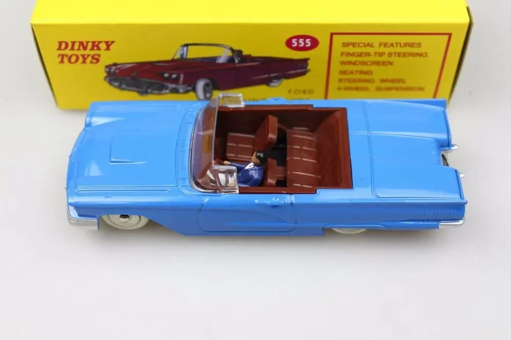 1:43 Scale Ford Thunderbird Diecast Model Car 5 1:43 Scale Ford Thunderbird Diecast Model Car - Image 5