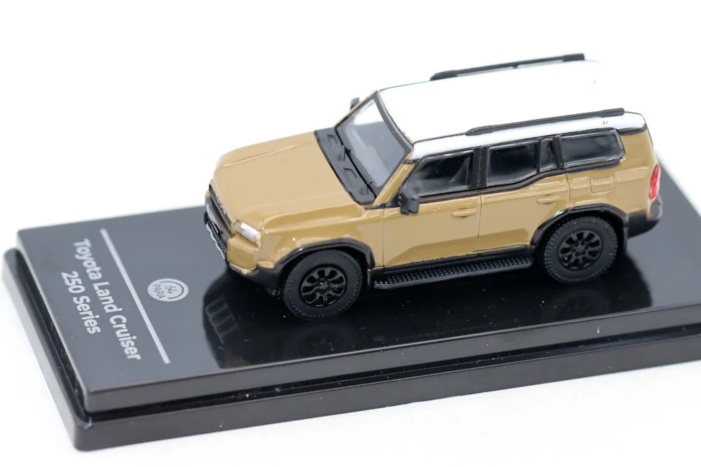 Toyota Land Cruiser Prado LC250 1:64 Diecast Model 6 Toyota Land Cruiser Prado LC250 1:64 Diecast Model - Image 6