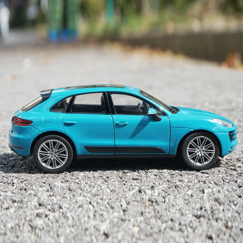 WELLY 1:24 Black Porsche Macan Diecast Model 3 WELLY 1:24 Black Porsche Macan Diecast Model - Image 3