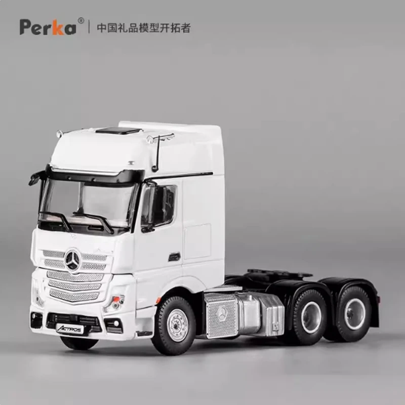Perka 1:64 Alloy Truck Head Model Ornament 4 Perka 1:64 Alloy Truck Head Model Ornament - Image 4