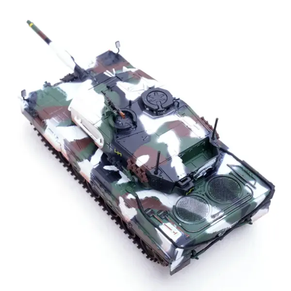 1/72 Scale German Leopard 2A4 Tank Model - Image 3