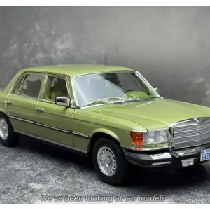 Mercedes-Benz 450 SEL 1/18 Diecast Model 28 Sf372b4c68e7e452f8fbd5103e432c23bd