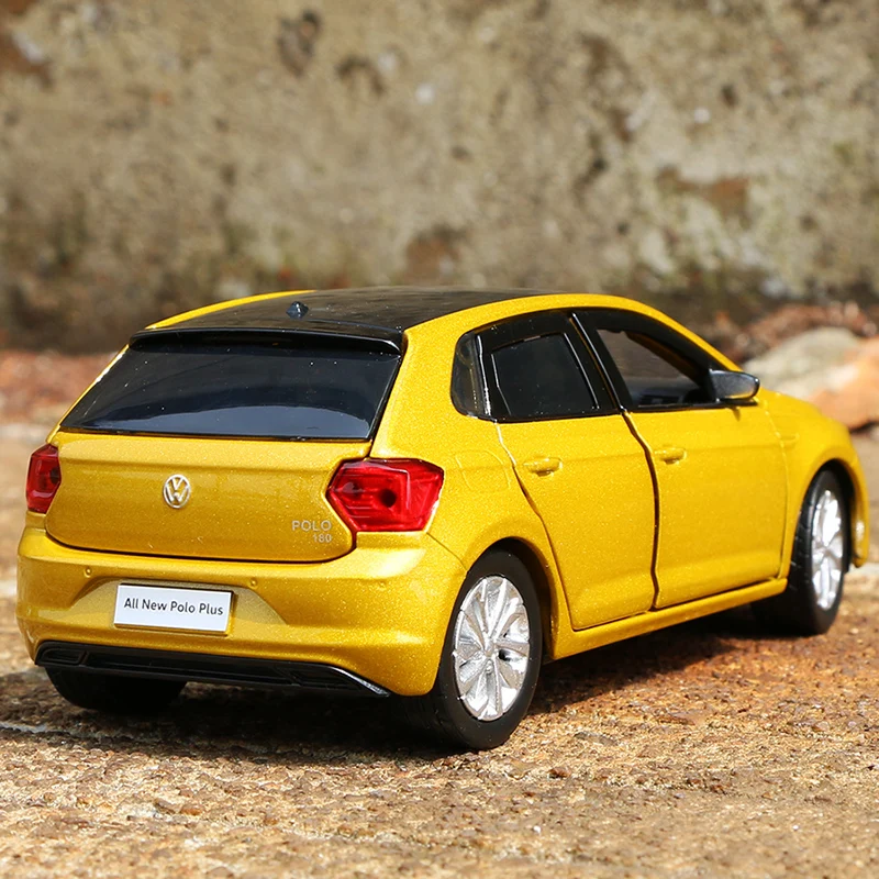 1:32 Scale White Volkswagen Polo Diecast Model 5 1:32 Scale White Volkswagen Polo Diecast Model - Image 5