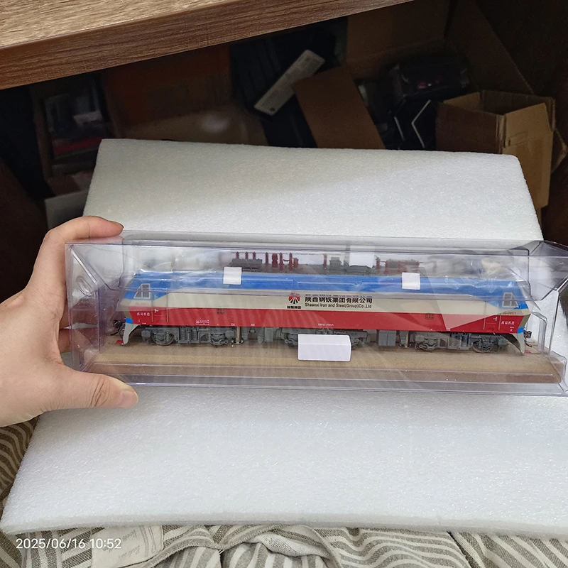 SS7D Electric Locomotive Diecast Model 1/87 Scale 5 SS7D Electric Locomotive Diecast Model 1/87 Scale - Image 5