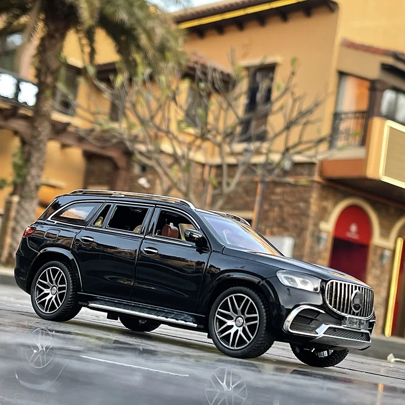 1:24 Mercedes-Benz Maybach GLS63 Diecast Model 8 1:24 Mercedes-Benz Maybach GLS63 Diecast Model - Image 8